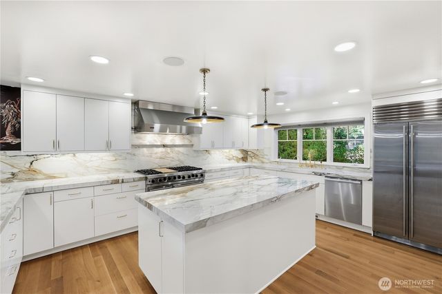 37 Tatoosh Ky, Bellevue, WA 98006