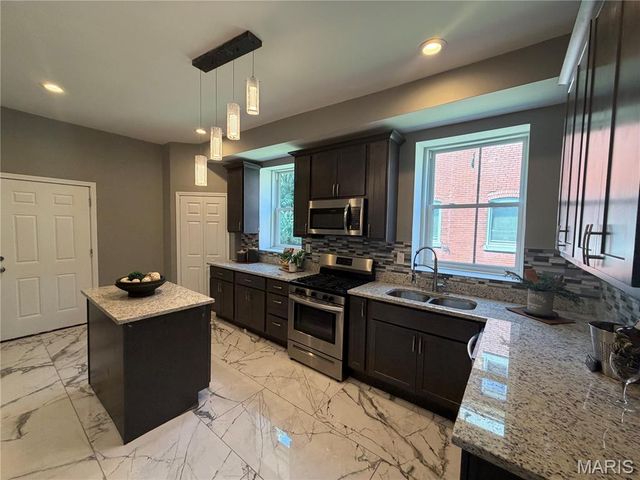 5172 Vernon Avenue, St Louis, MO 63113