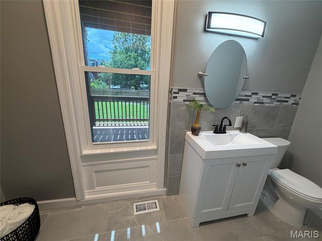5172 Vernon Avenue, St Louis, MO 63113