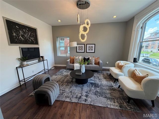 5172 Vernon Avenue, St Louis, MO 63113