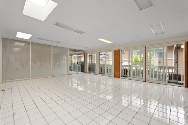 3003 Polohilani Place, Honolulu, HI 96817