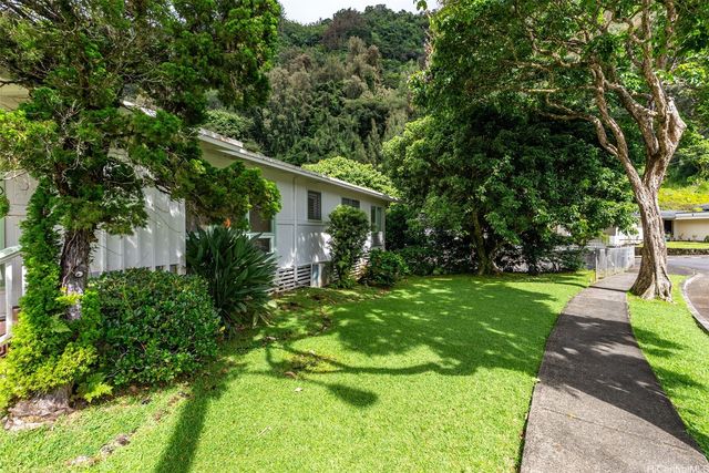 3003 Polohilani Place, Honolulu, HI 96817