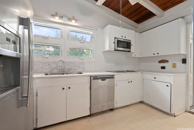 3003 Polohilani Place, Honolulu, HI 96817