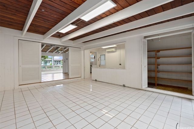 3003 Polohilani Place, Honolulu, HI 96817