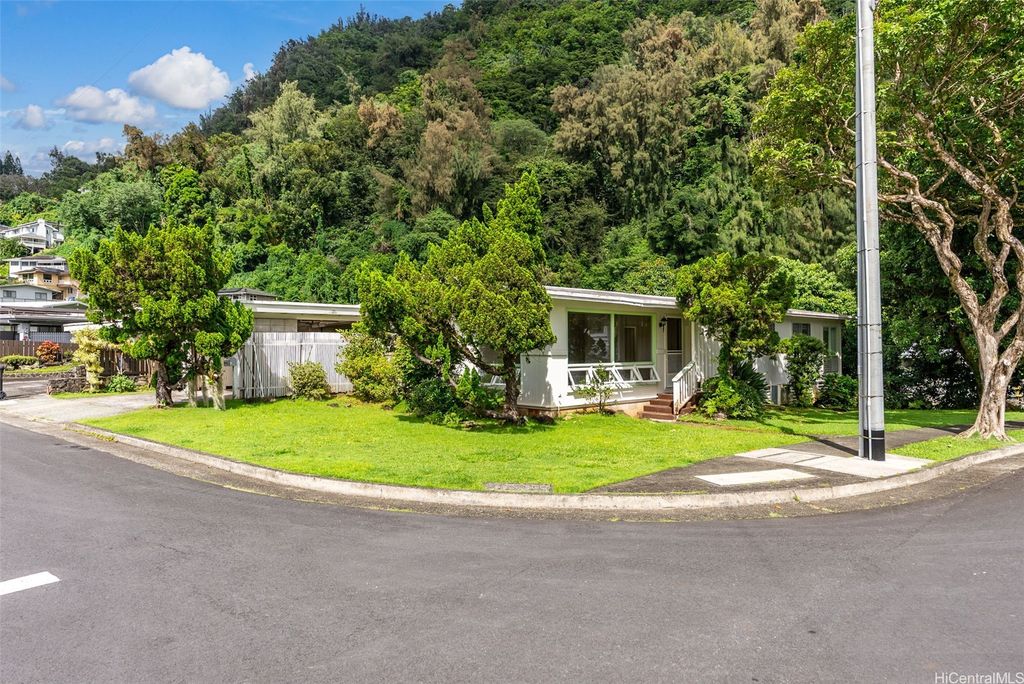 3003 Polohilani Place, Honolulu, HI 96817