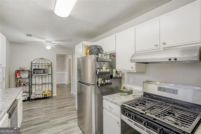 1049 Autumn Crest Drive, Stone Mountain, GA 30083