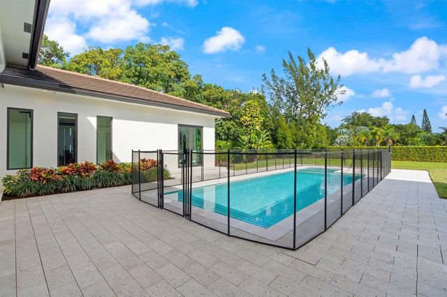 11861 NW 9 Street, Plantation, FL 33325