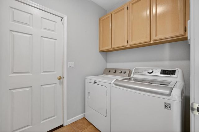 9393 Canmoor Cir, Elk Grove, CA 95758