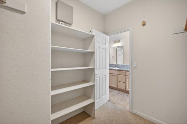 9393 Canmoor Cir, Elk Grove, CA 95758