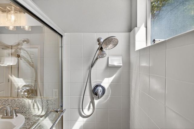 9393 Canmoor Cir, Elk Grove, CA 95758