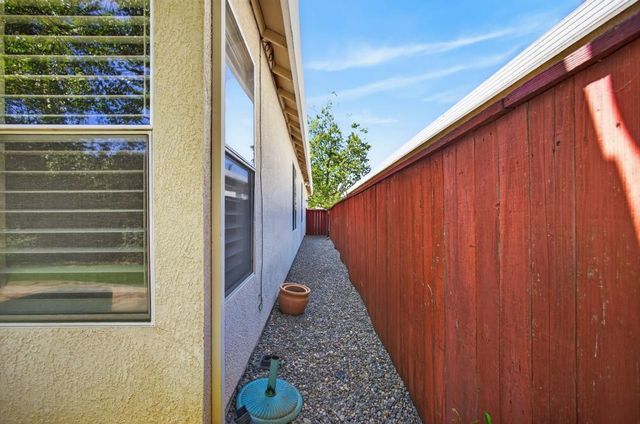 9393 Canmoor Cir, Elk Grove, CA 95758