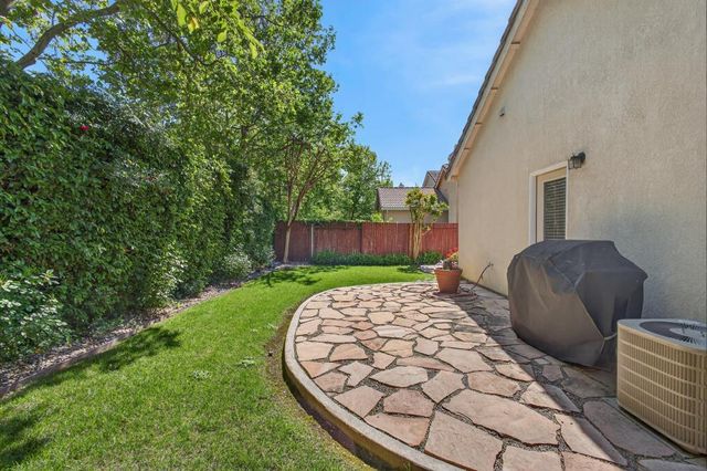 9393 Canmoor Cir, Elk Grove, CA 95758