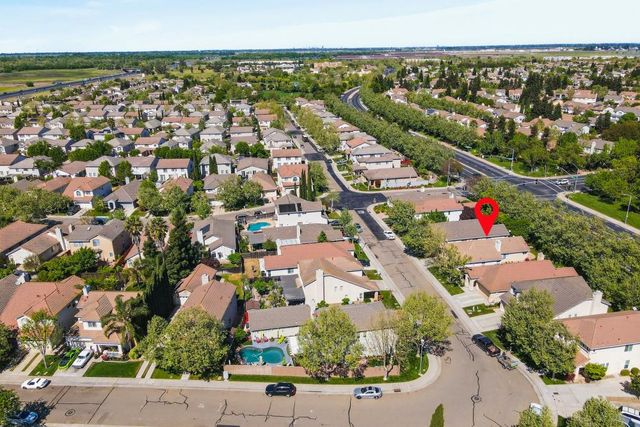 9393 Canmoor Cir, Elk Grove, CA 95758