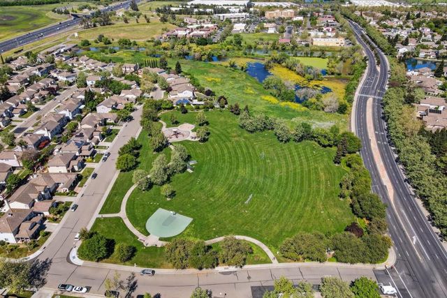 9393 Canmoor Cir, Elk Grove, CA 95758