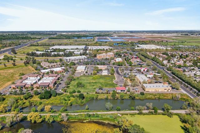 9393 Canmoor Cir, Elk Grove, CA 95758