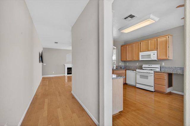 9393 Canmoor Cir, Elk Grove, CA 95758