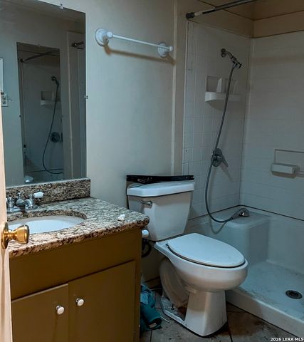 1207 el paso, Stockdale, TX 78160