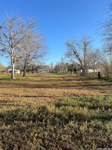 1207 el paso, Stockdale, TX 78160