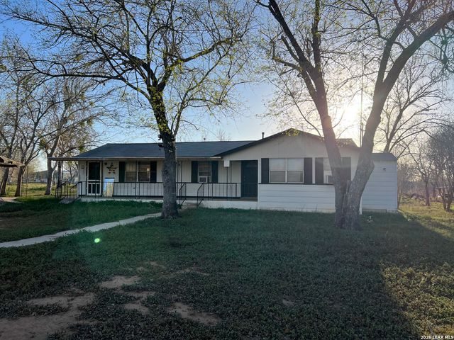 1207 el paso, Stockdale, TX 78160