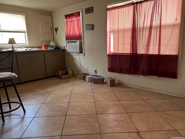 1207 el paso, Stockdale, TX 78160