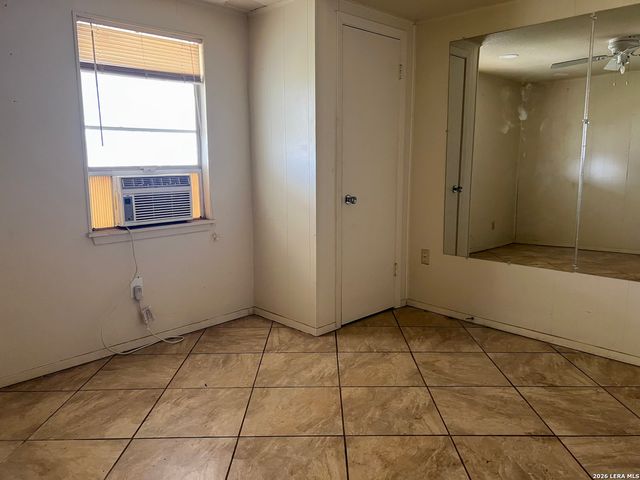 1207 el paso, Stockdale, TX 78160