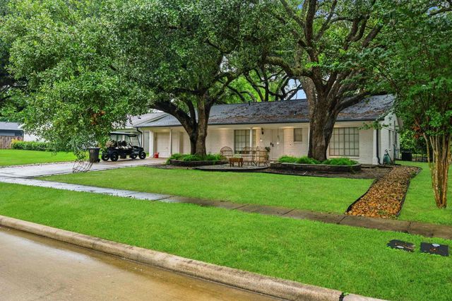 15810 Acapulco Drive, Jersey Village, TX 77040