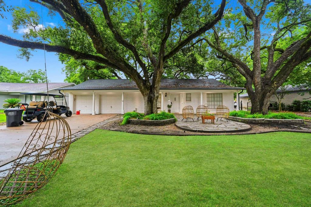 15810 Acapulco Drive, Jersey Village, TX 77040