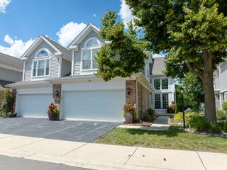 826 Fairmont Court, Des Plaines, IL 60018