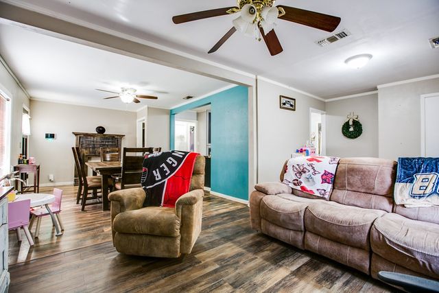 406 Largent Avenue, Ballinger, TX 76821