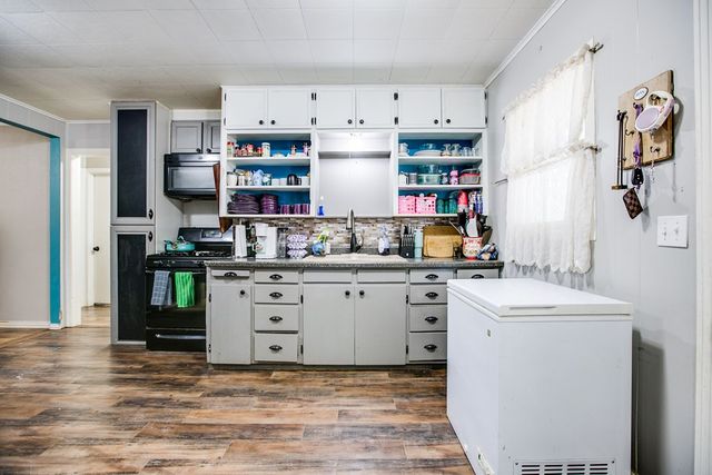 406 Largent Avenue, Ballinger, TX 76821