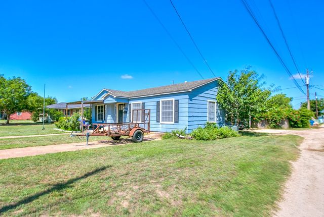 406 Largent Avenue, Ballinger, TX 76821