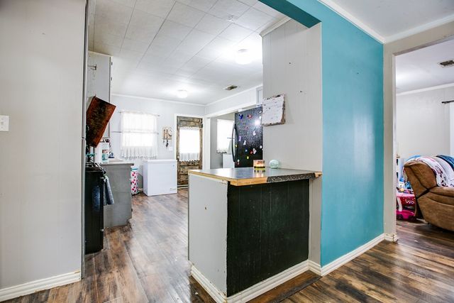 406 Largent Avenue, Ballinger, TX 76821