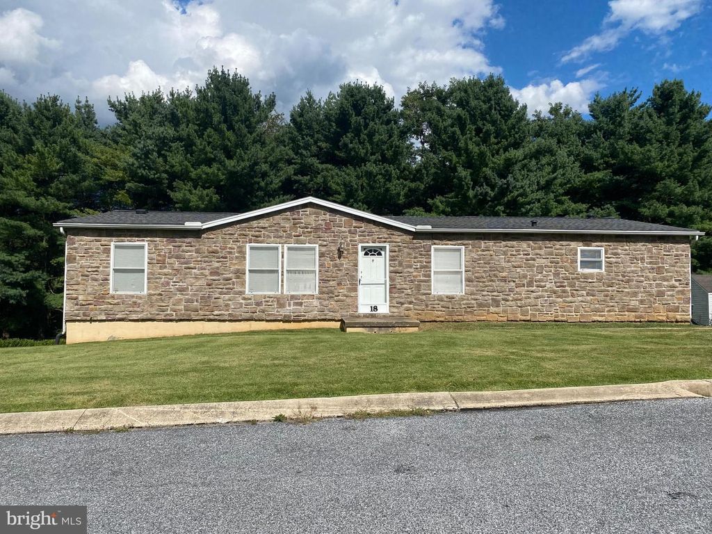 18 ORIOLE CIR, Felton, PA 17322