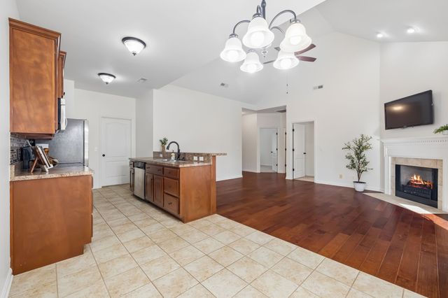 602 Indian Ridge Cir, White House, TN 37188