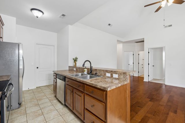 602 Indian Ridge Cir, White House, TN 37188