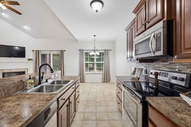 602 Indian Ridge Cir, White House, TN 37188
