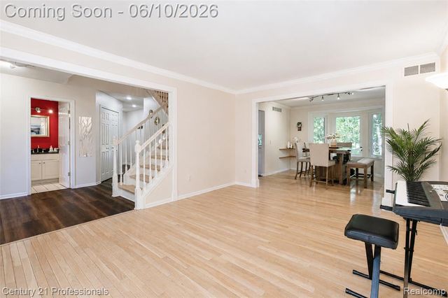 425 Cherry Grove Lane, Walled Lake, MI 48390