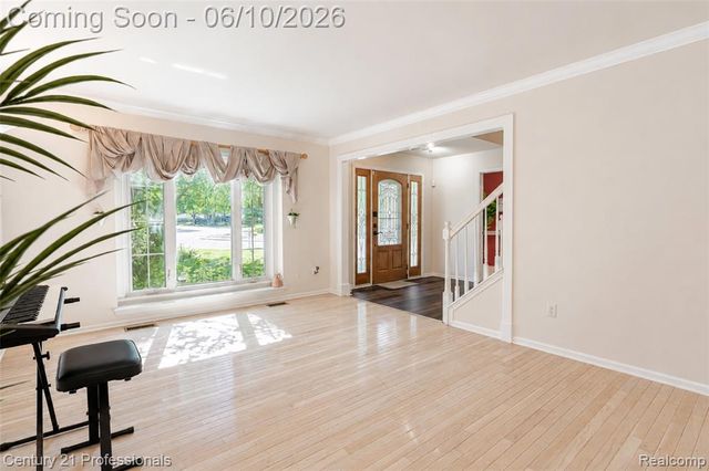 425 Cherry Grove Lane, Walled Lake, MI 48390