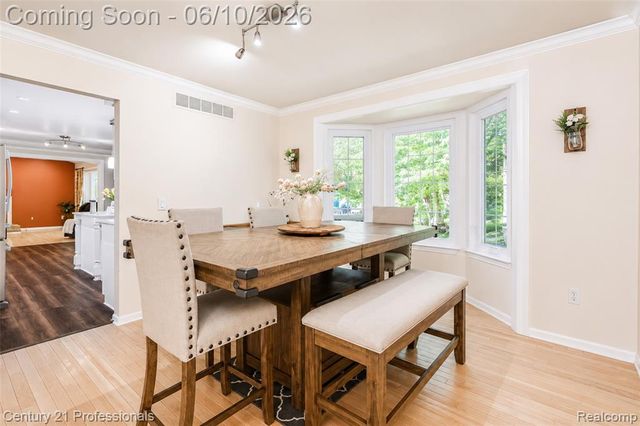 425 Cherry Grove Lane, Walled Lake, MI 48390