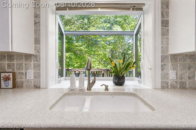 425 Cherry Grove Lane, Walled Lake, MI 48390