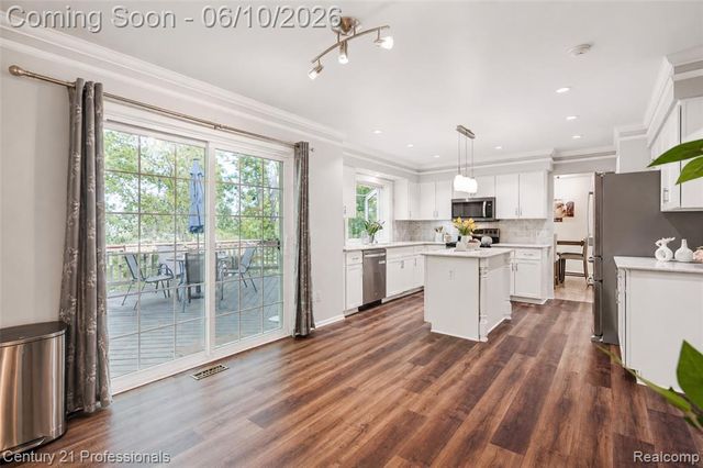 425 Cherry Grove Lane, Walled Lake, MI 48390