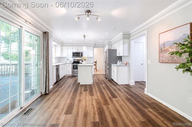 425 Cherry Grove Lane, Walled Lake, MI 48390