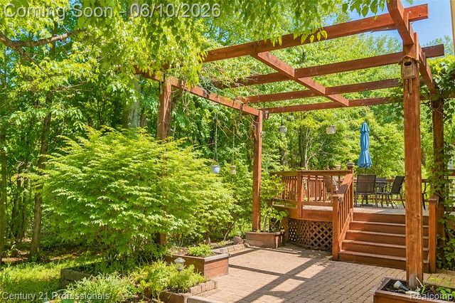425 Cherry Grove Lane, Walled Lake, MI 48390