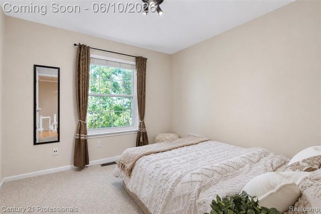 425 Cherry Grove Lane, Walled Lake, MI 48390
