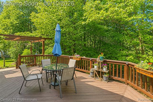 425 Cherry Grove Lane, Walled Lake, MI 48390