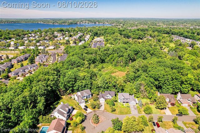 425 Cherry Grove Lane, Walled Lake, MI 48390