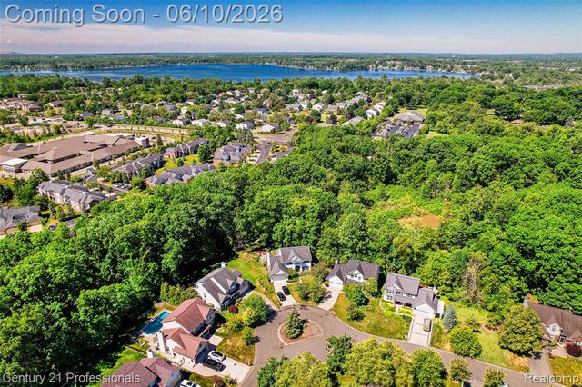 425 Cherry Grove Lane, Walled Lake, MI 48390