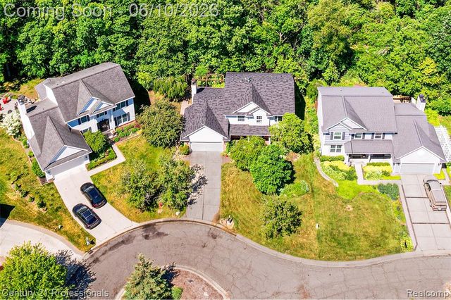 425 Cherry Grove Lane, Walled Lake, MI 48390
