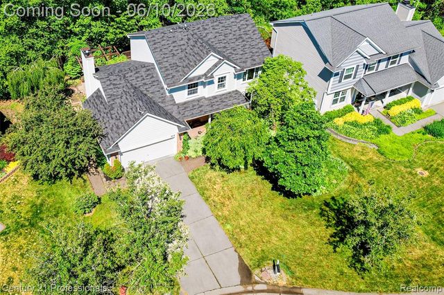 425 Cherry Grove Lane, Walled Lake, MI 48390