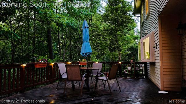 425 Cherry Grove Lane, Walled Lake, MI 48390